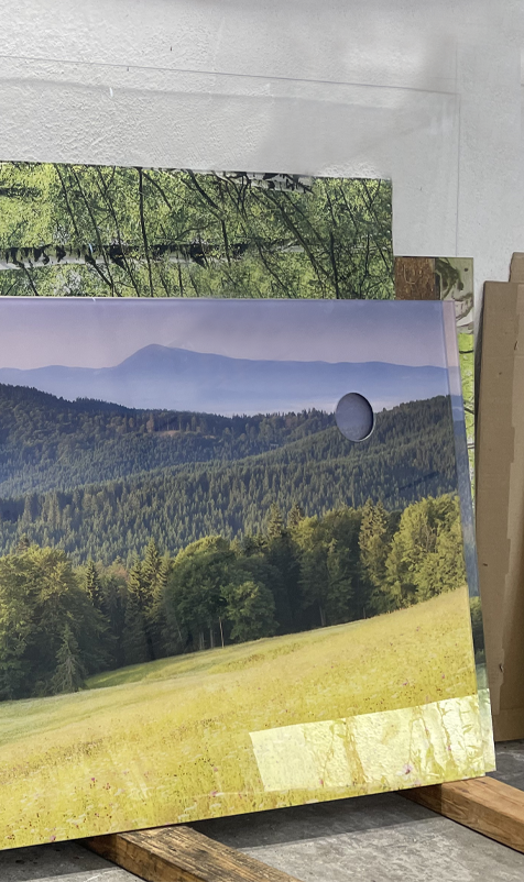 Nadruk UV na szkle z krajobrazem górskim, lasami i polaną Koszalin