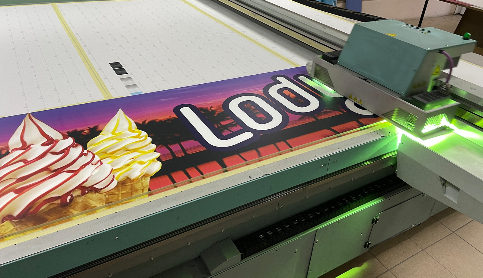 Druk UV na materiałach płaskich