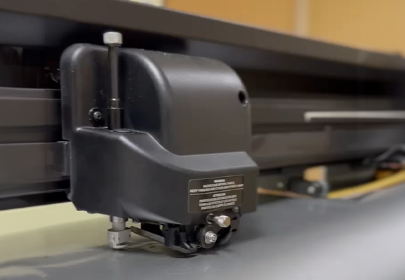 Technologia w Perfeccolor, głowica maszyny do wycinania naklejek i etykiet